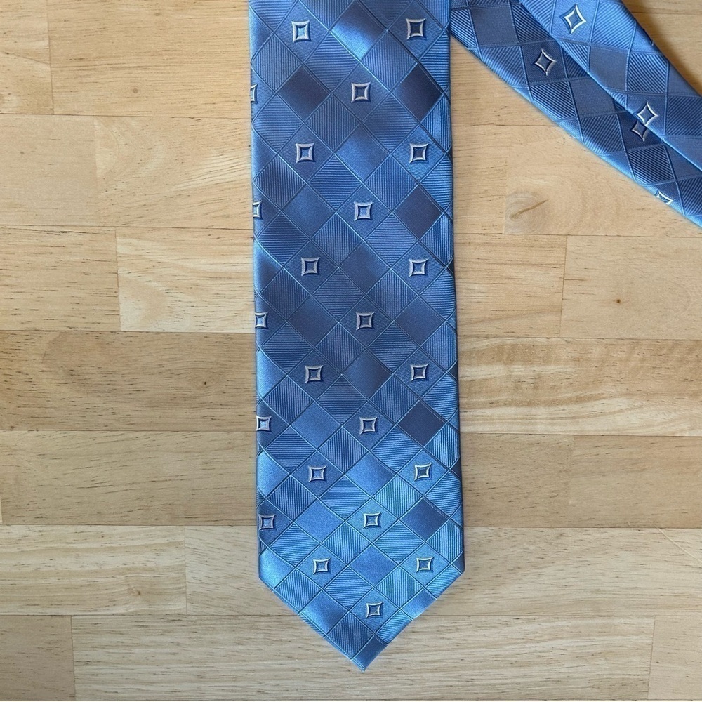 Guy Laroche 100% Silk Tie - Picture 2 of 5